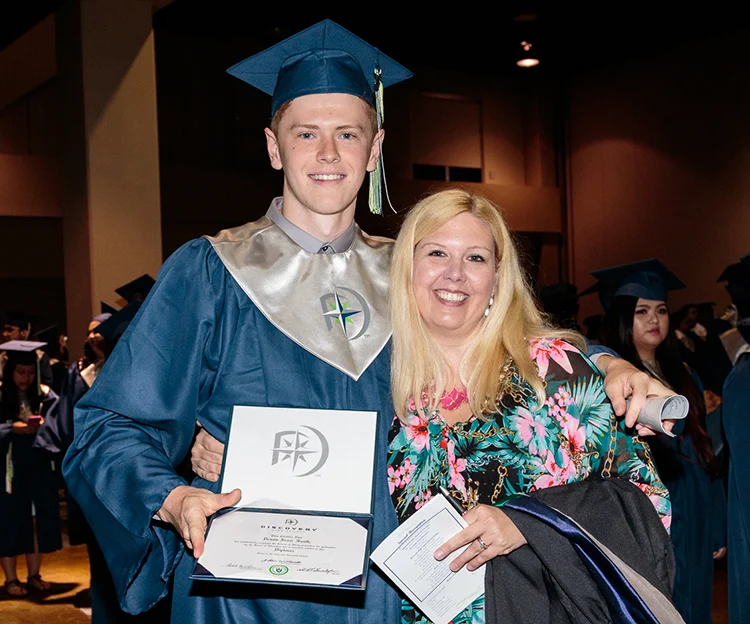 2016_DiscoveryHS_Graduation_42_proudmom.jpg