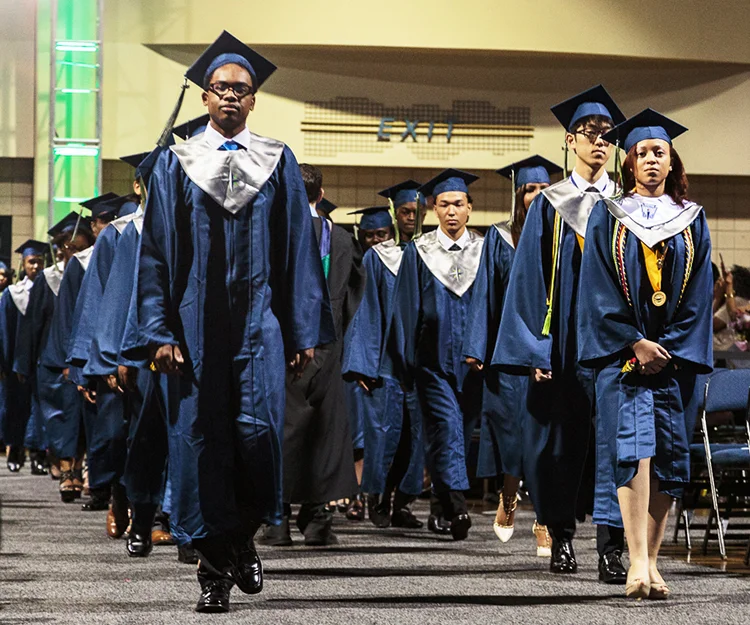 DiscoverylHS_Graduation-13_walkin_web150.jpg