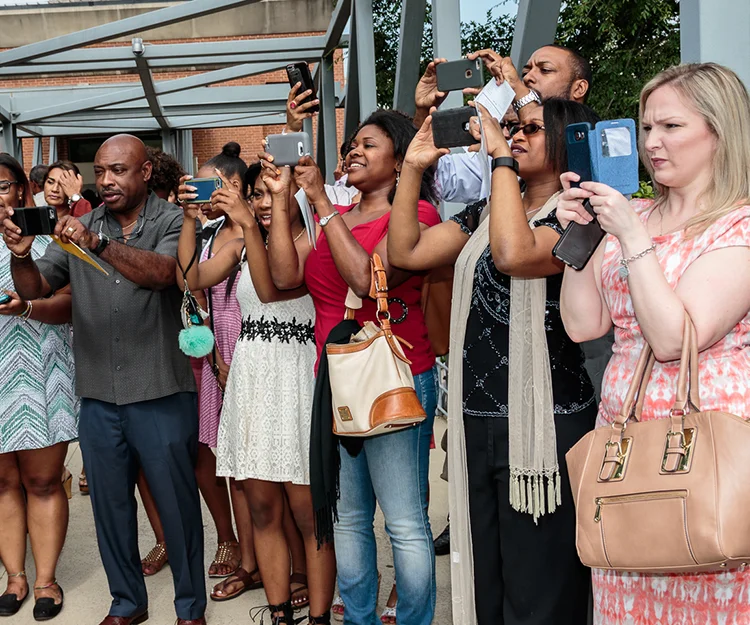 DiscoverylHS_Graduation-50_proud families_web150.jpg