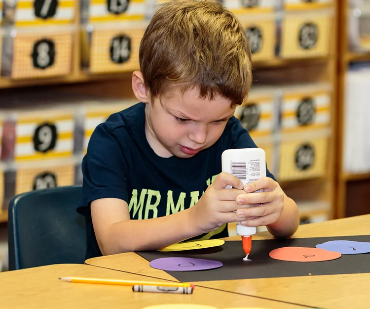 McKendree_KinderCamp-20_glueconcentration_web150.jpg