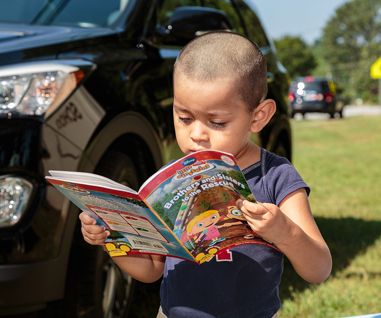 GCPS_Harris_bookmobile-16.jpg