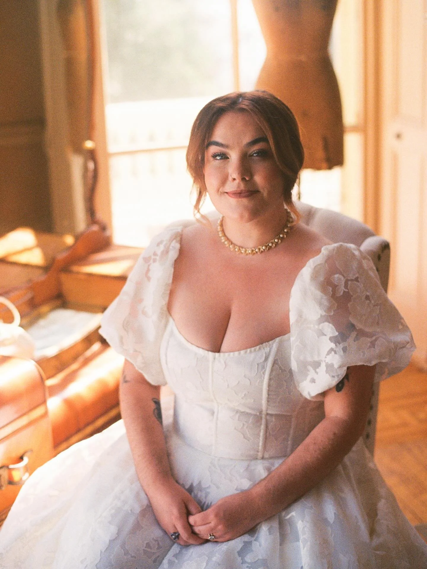 What can I say about Erin and Joe’s wedding other than it was a dream to photograph. Erin looked absolutely stunning, and I’m sure Joe will agree! Their wedding took place at @glenfoerd mansion along the river and was expertly planned and