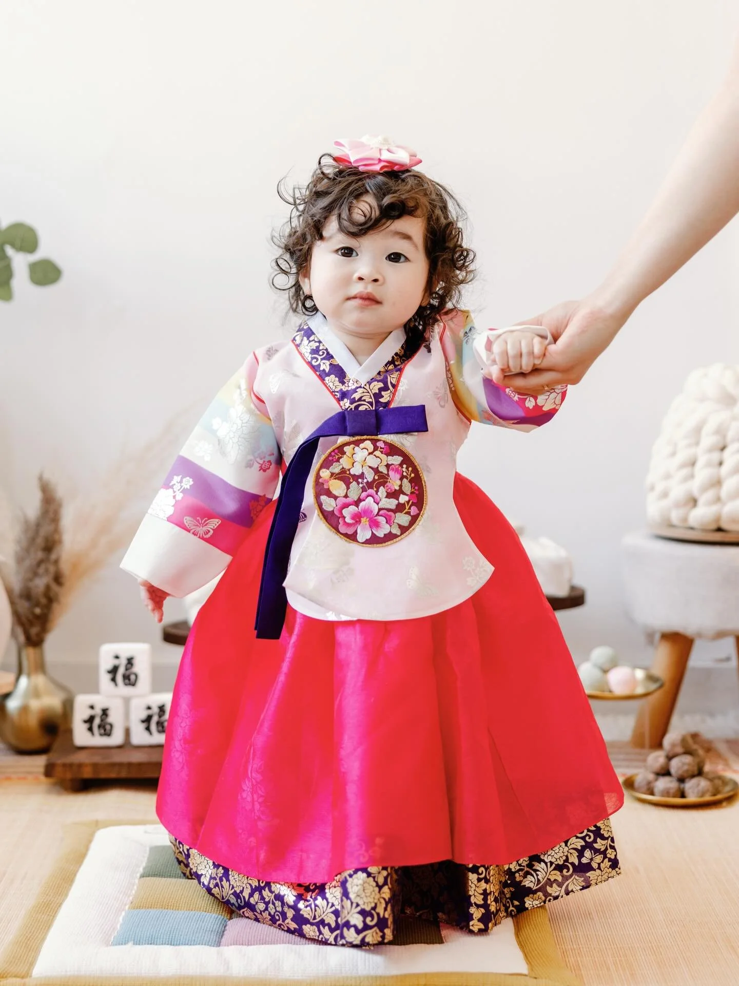 Goodness gracious, Eliyah is just too cute! This little friend is celebrating her 1st birthday, and in Korean tradition, it&rsquo;s time for her Doljabi. This is where the baby picks through items to predict their future. So Eliyah is going to be a w