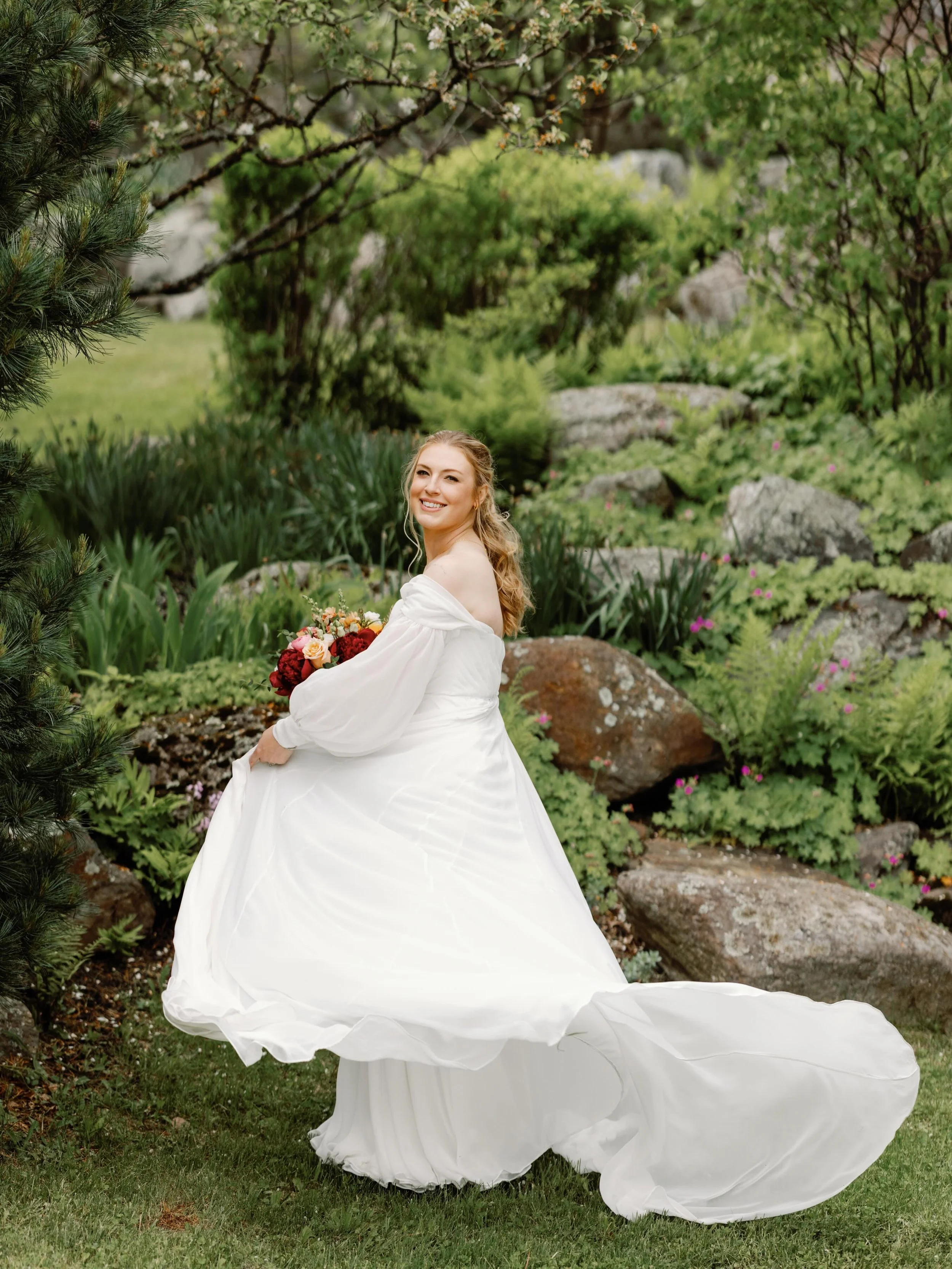Happy 1 year anniversary to Kira and Alex! This beautiful day happened at @vontrappresort and it was truly the most beautiful day. We hope you two had a great first anniversary and wish you many many more!