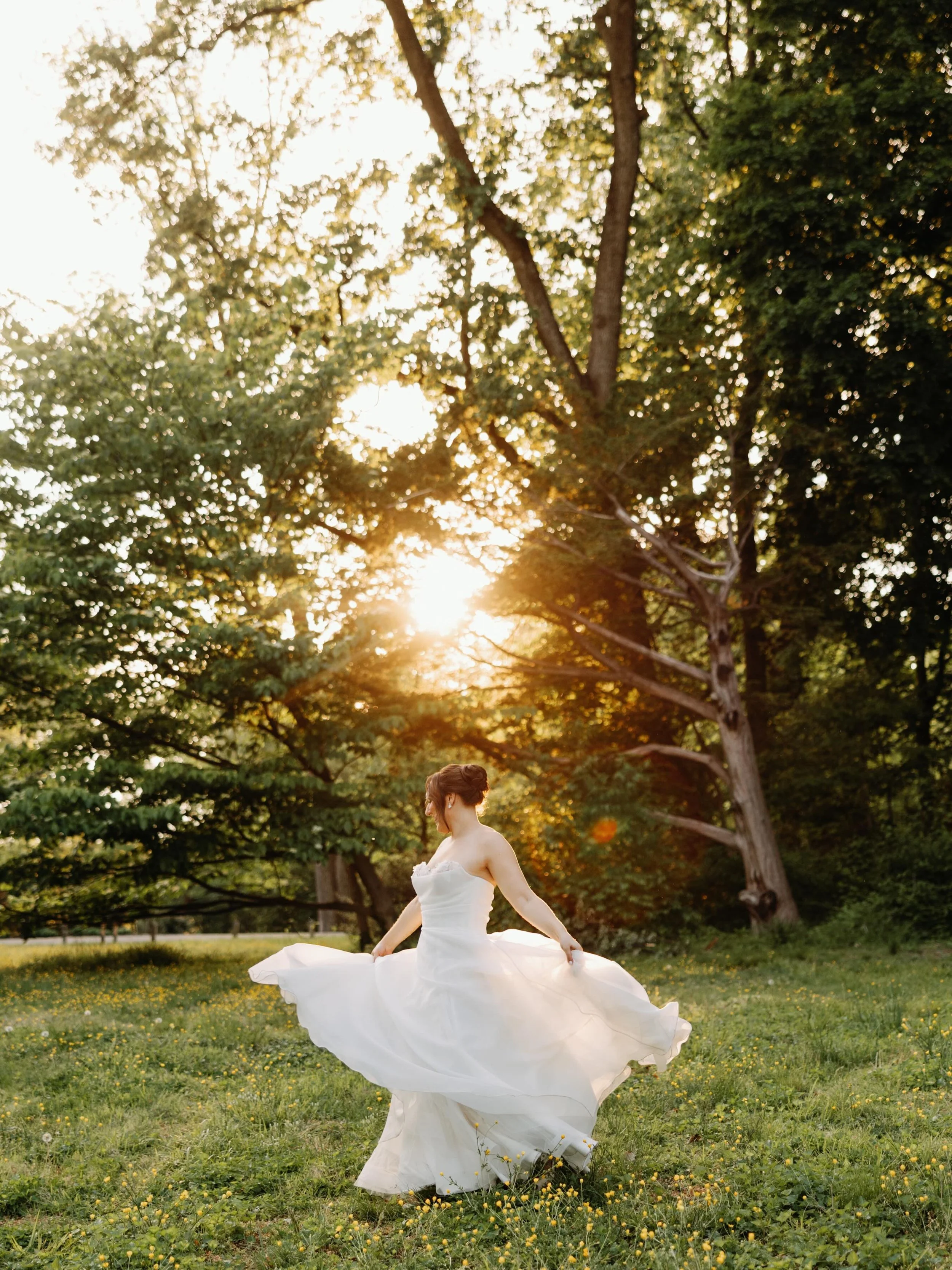 Rebecca and Keith&rsquo;s wedding at @porticoawbury was especially beautiful. We loves the flow of Rebecca&rsquo;s @lovelybridephilly dress and Keith&rsquo;s custom @suitsupply suit. During cocktail hour, we were graced by the presence of our friends