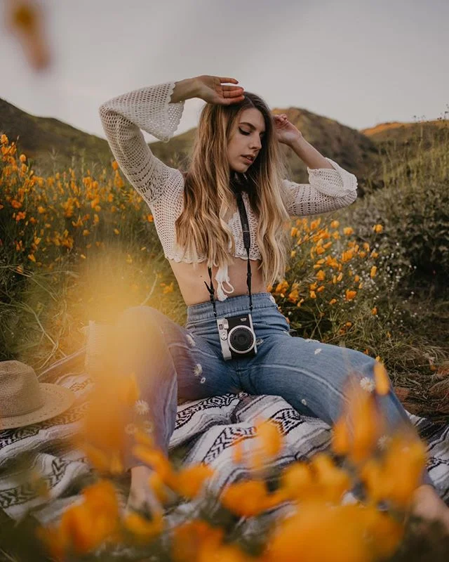 We&rsquo;re sitting on rocks and dirt don&rsquo;t worry 😅😂🧡🌼🌼 // model: @taylorrbrady