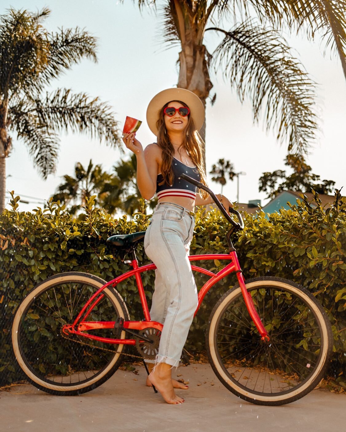 ❤️HAPPY 4TH❤️ Love our lil beach town, and love it even more now that some of our besties became our neighbors!🥰

We are spending time with friends, hanging on the beach, etc! What are your weekend plans?!🇺🇸