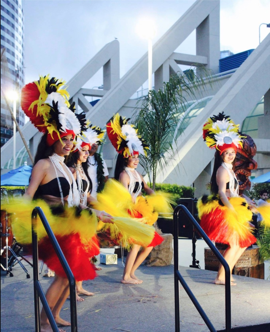 Hawaiian Dancers & Entertainment — Islanders Luau