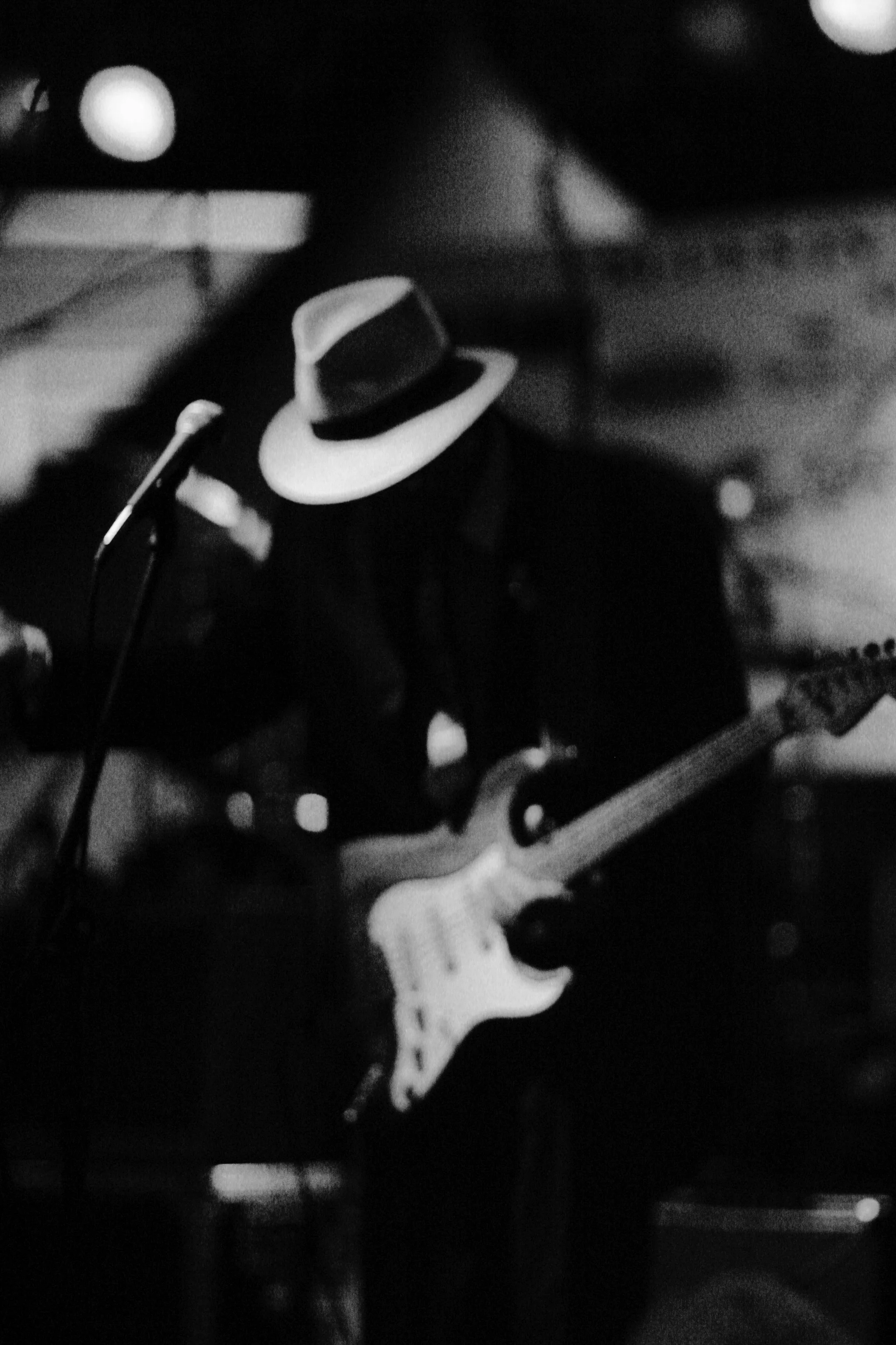 dB0041BW.jpg