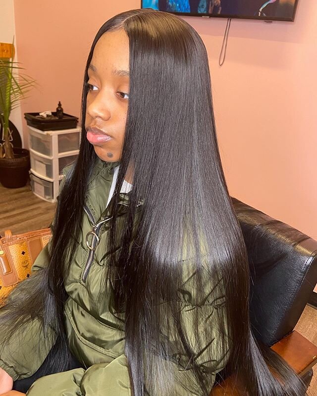 Lace closure installment Bone straightened 
Get the AnyaHair touch! 💇🏿💇🏾💇🏽💇🏼💇🏻
______________________
Need to buy hair extensions? ANYAHAIR.com
Need book an appointment? 
ANYAHAIR.com

#Dmvstylist #Phillipstylist #Baltimorestylist #maryland