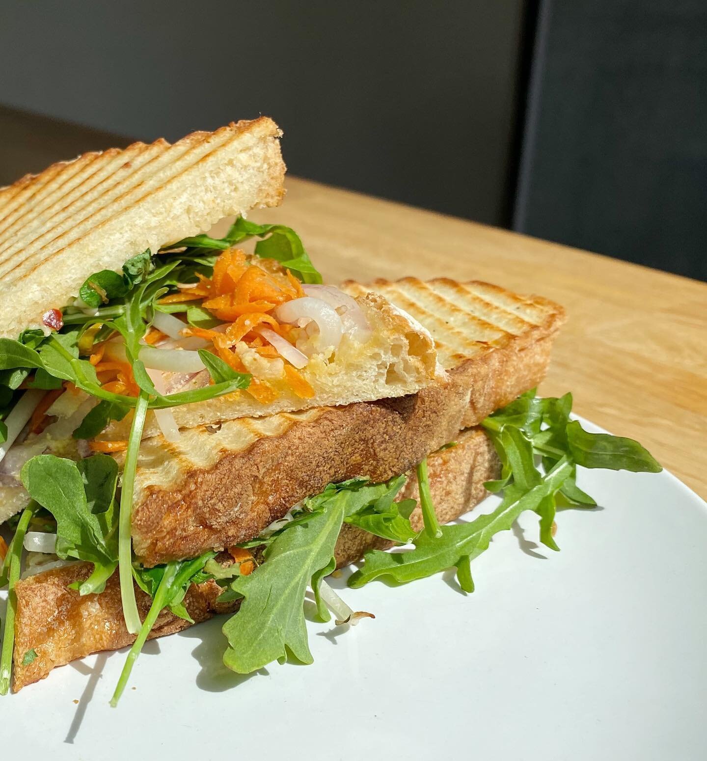 FEATURE SAMMY: Green Goddess Panini! House made hummus on pagnotta bread with carrots, bean sprouts, red onion, and swiss. Available for as long as we have it&hellip;