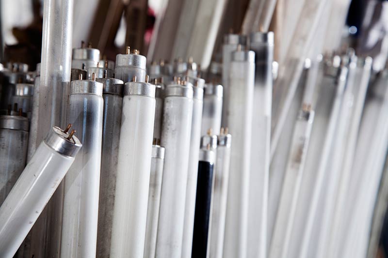 How to Dispose of Fluorescent Bulbs