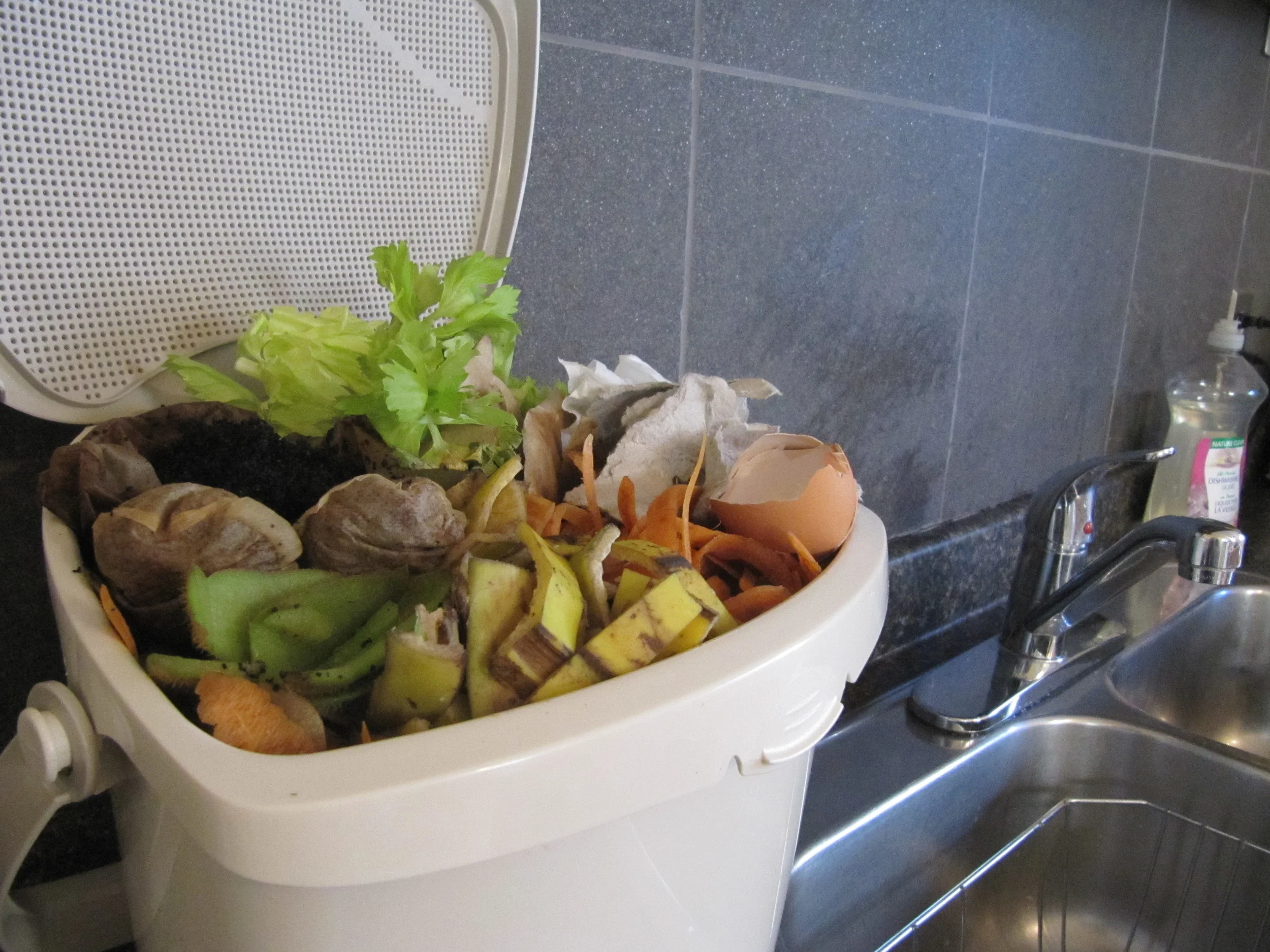 Compost hokey pokey- what goes in and what stays out