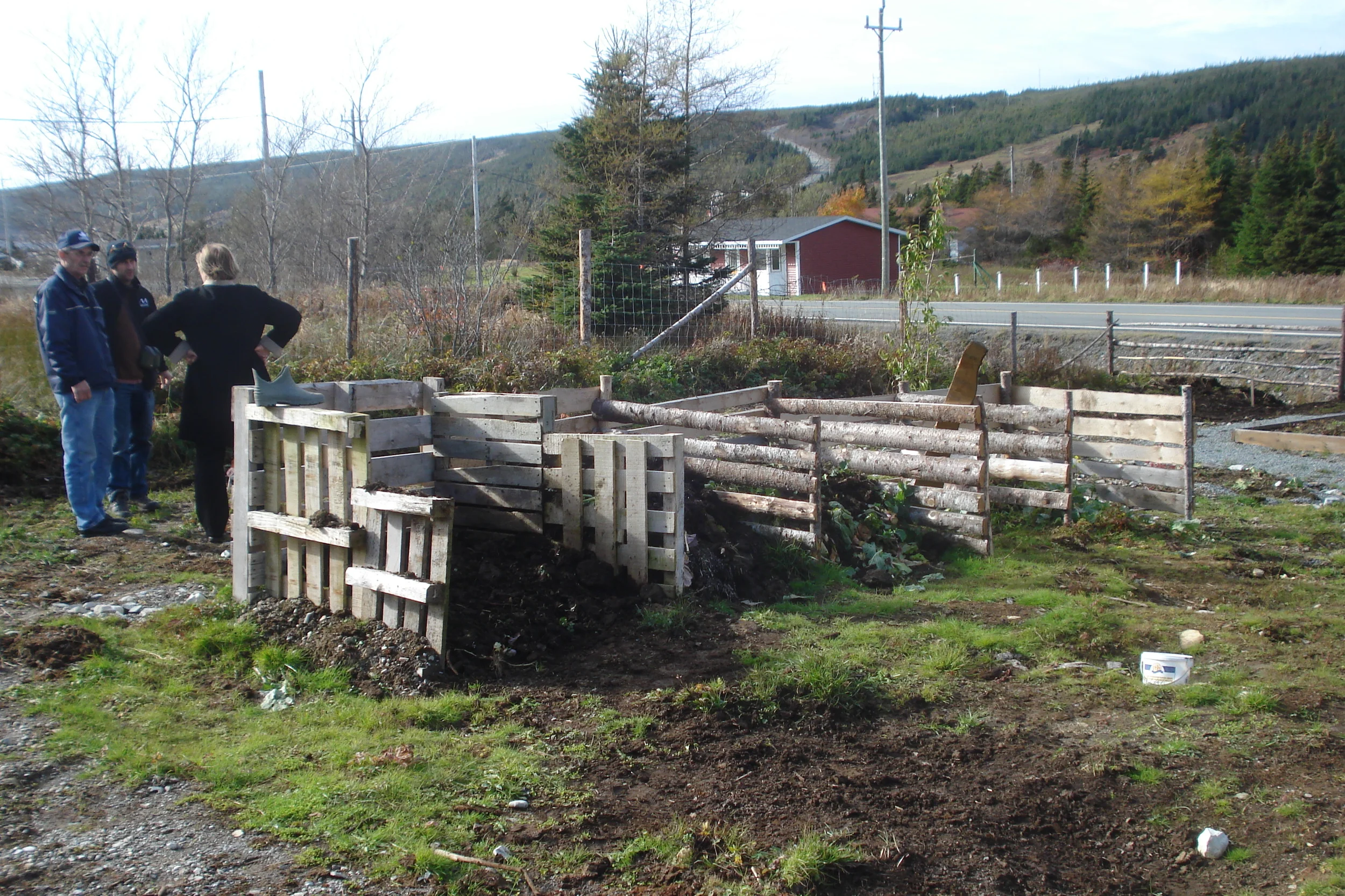 Backyard Compost Bin Patterns & Choosing a Bin