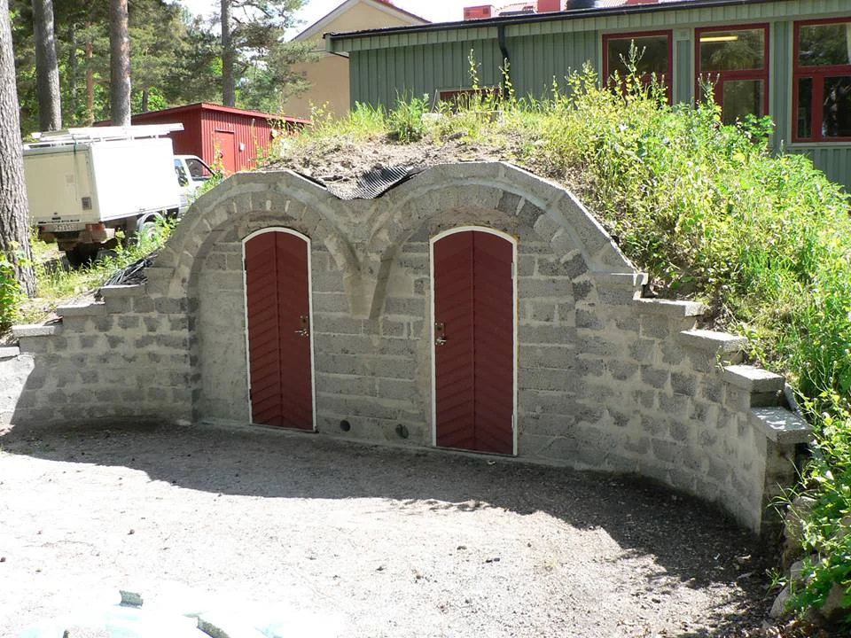 School root cellar in Sweden stores fresh food for students