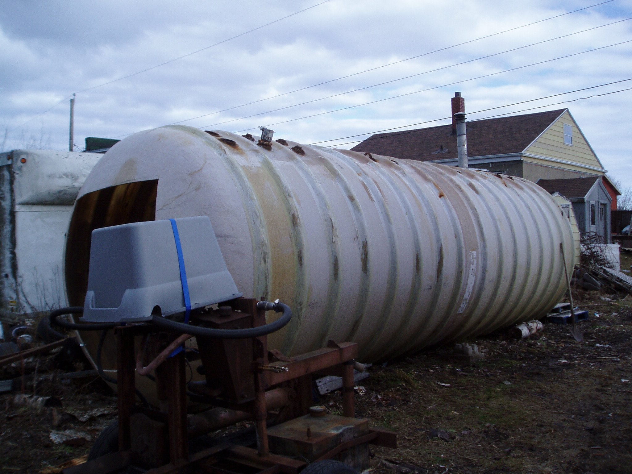 Fuel-tank-stored-in-junkyard.jpg