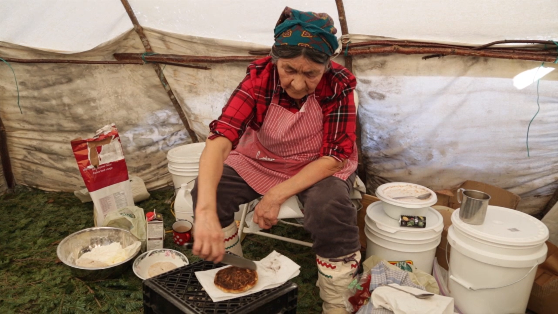 SCOFF Elizabeth Cutting Bread.png