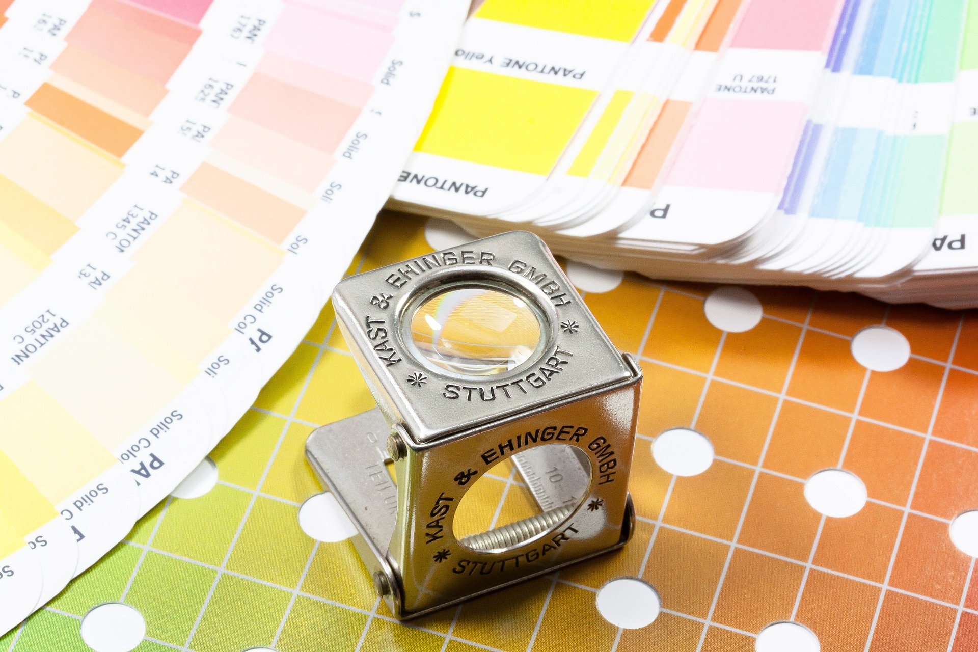 magnifying-glass-541626_1920.jpg
