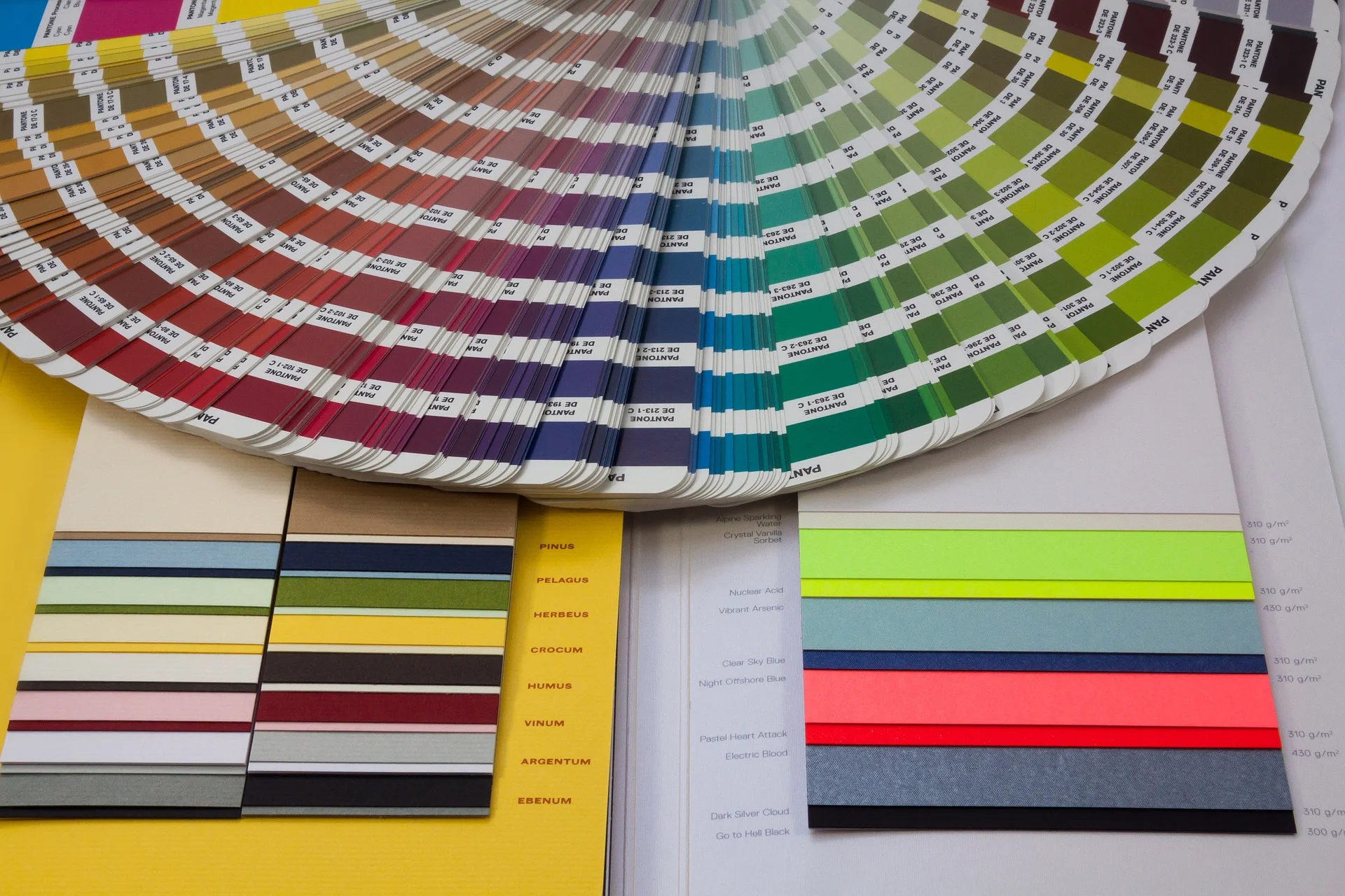 color-patterns-1504429_1920.jpg