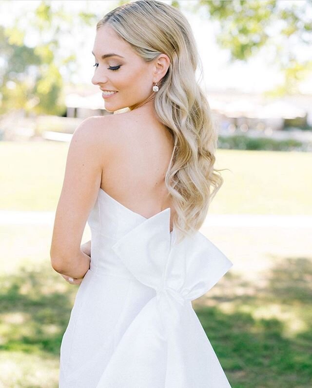 Missing work a lot today ♡ 
How gorgeous was @kayleyannwatson on her wedding day 😍😍 Makeup by me for @designvisage 
Planning // @lvlweddings 
Photo // @lorelymeza