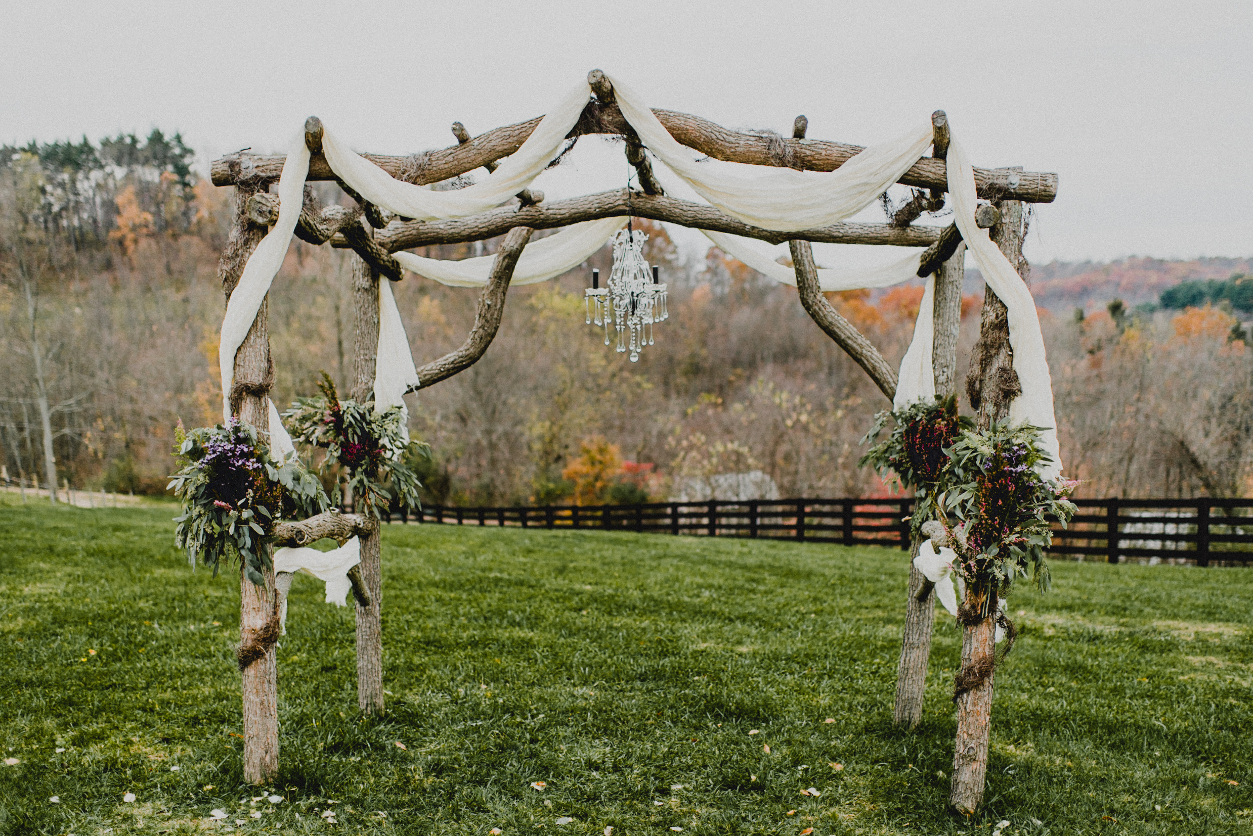 Rivercrest-Farm-Wedding-Lisa+Brad_Mallory+JustinPhoto-3.JPG