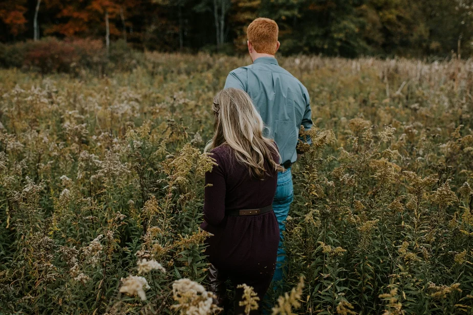 Ohio-Autumn-Engagement-Session_MJPHOTO-8.jpg