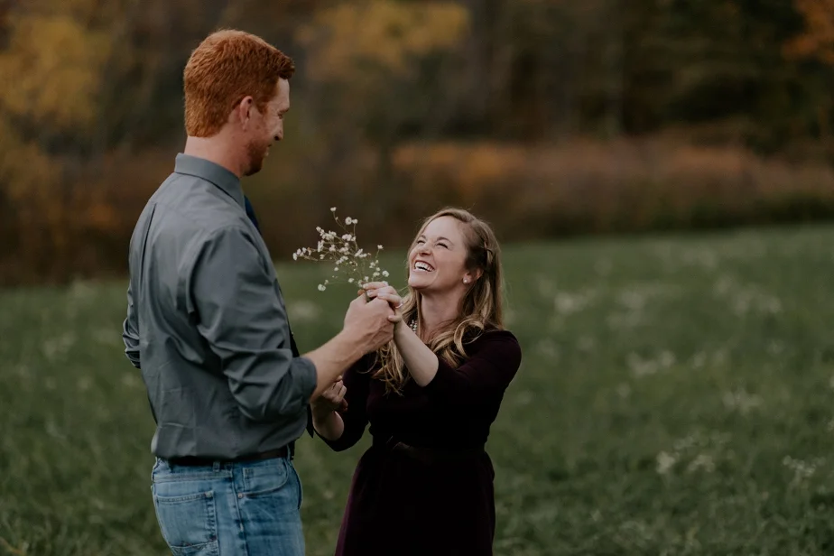 Ohio-Autumn-Engagement-Session_MJPHOTO-39.jpg