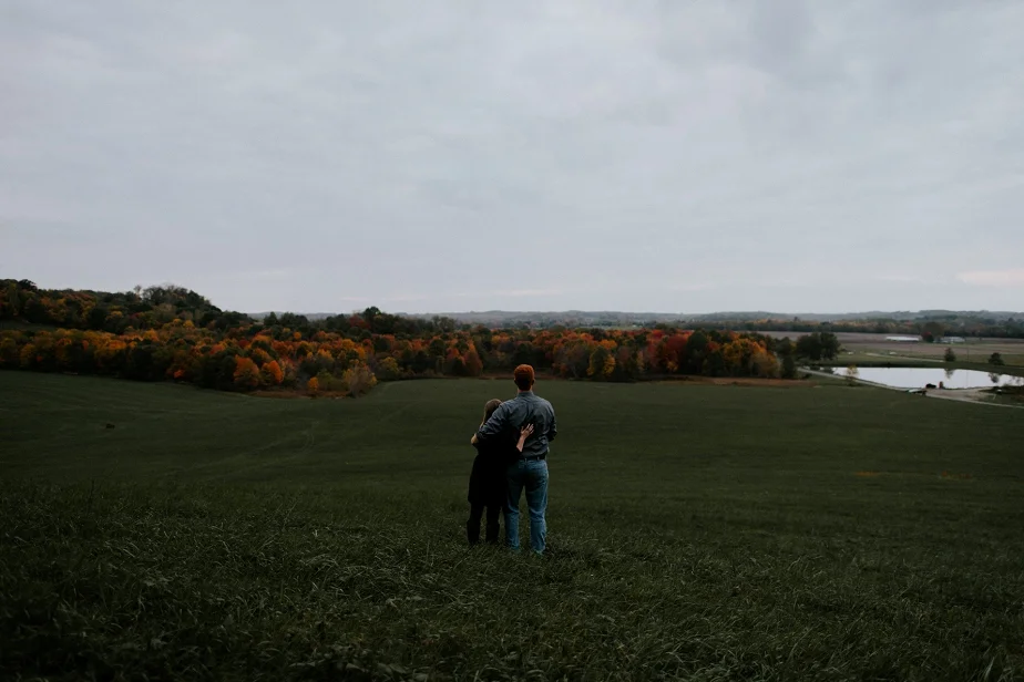 Ohio-Autumn-Engagement-Session_MJPHOTO-73.jpg