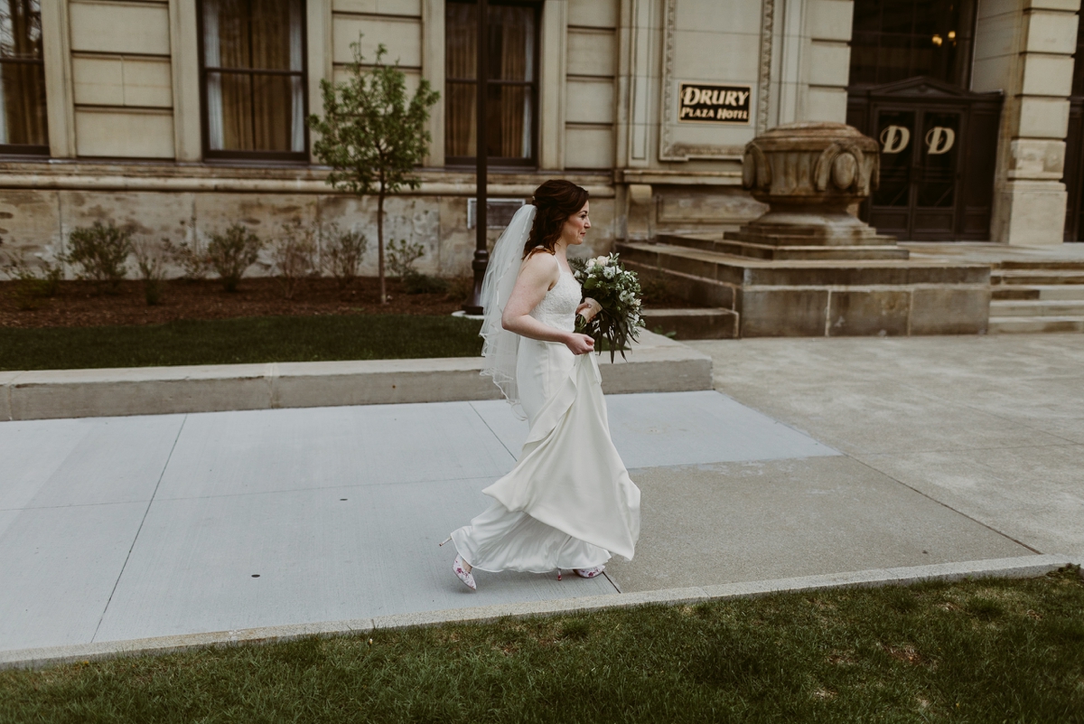 Rachel+Michael_Lake-Erie-Building-Cleveland-Wedding_M+J-Photographers-69.jpg