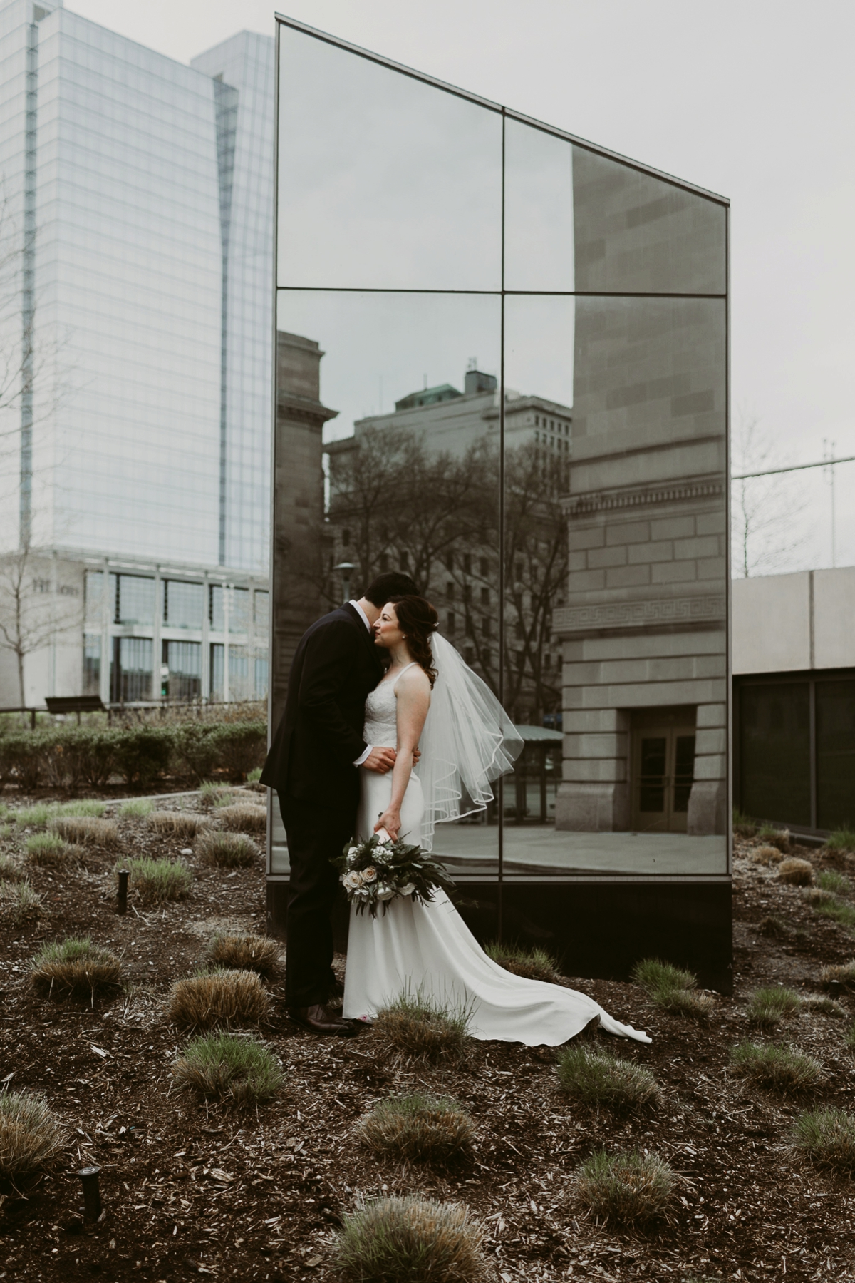 Rachel+Michael_Lake-Erie-Building-Cleveland-Wedding_M+J-Photographers-120.jpg