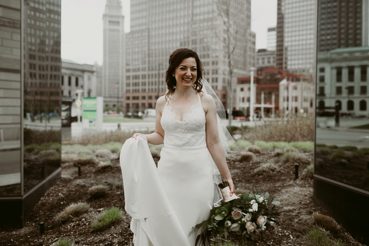 Rachel+Michael_Lake-Erie-Building-Cleveland-Wedding_M+J-Photographers-148.jpg
