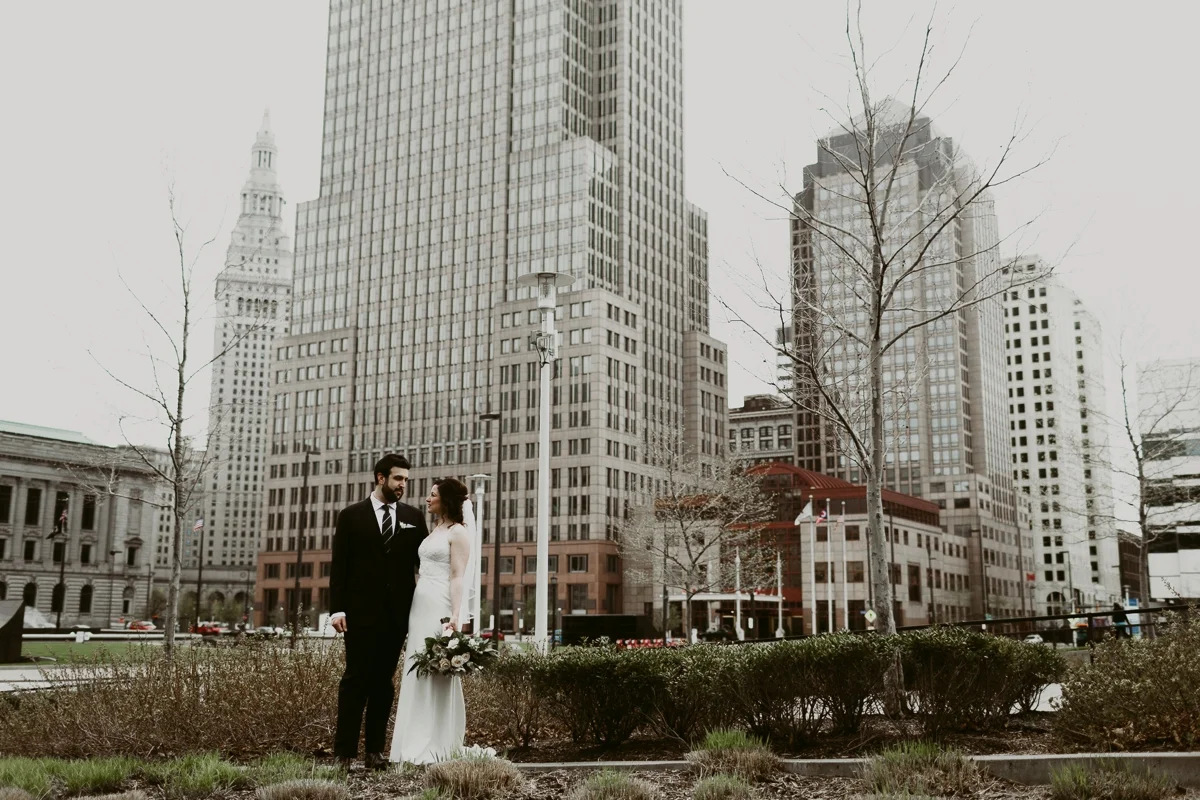 Rachel+Michael_Lake-Erie-Building-Cleveland-Wedding_M+J-Photographers-153.jpg