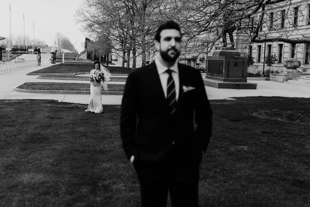 Rachel+Michael_Lake-Erie-Building-Cleveland-Wedding_M+J-Photographers-621.jpg