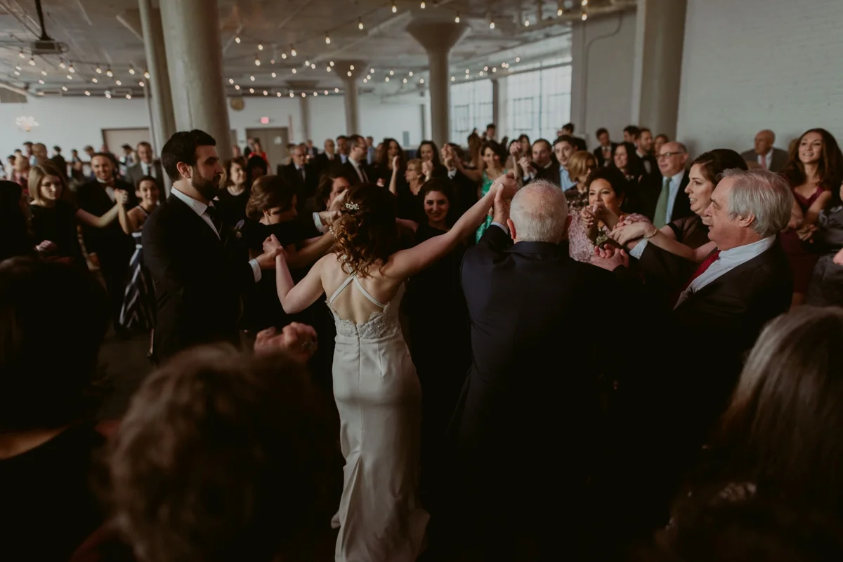 Rachel+Michael_Lake-Erie-Building-Cleveland-Wedding_M+J-Photographers-865.jpg