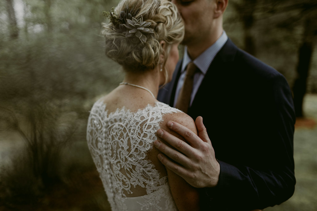 Mandy&Wade-Ohio-Barn-Wedding_MJPHOTO-152.jpg