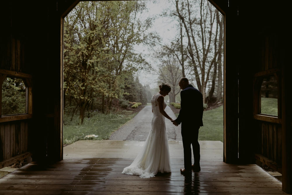 Mandy&Wade-Ohio-Barn-Wedding_MJPHOTO-121.jpg