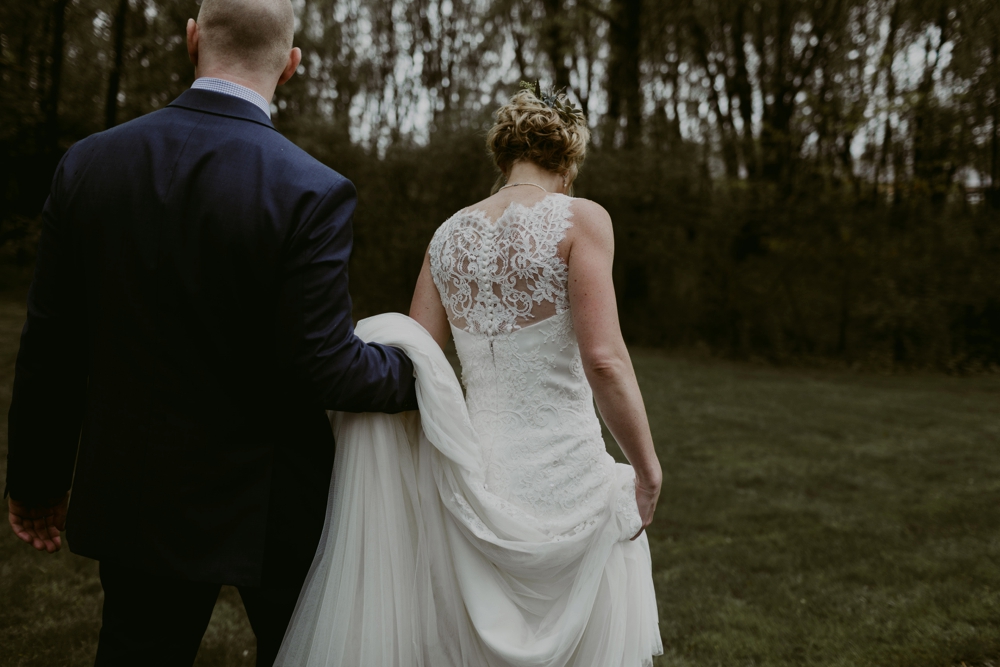 Mandy&Wade-Ohio-Barn-Wedding_MJPHOTO-205.jpg