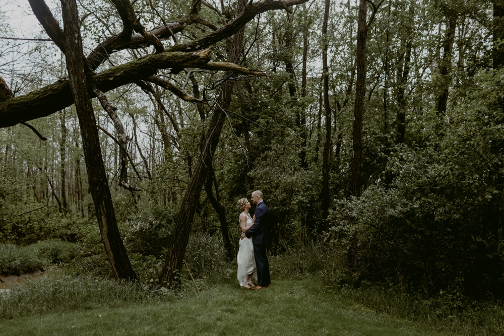 Mandy&Wade-Ohio-Barn-Wedding_MJPHOTO-215.jpg