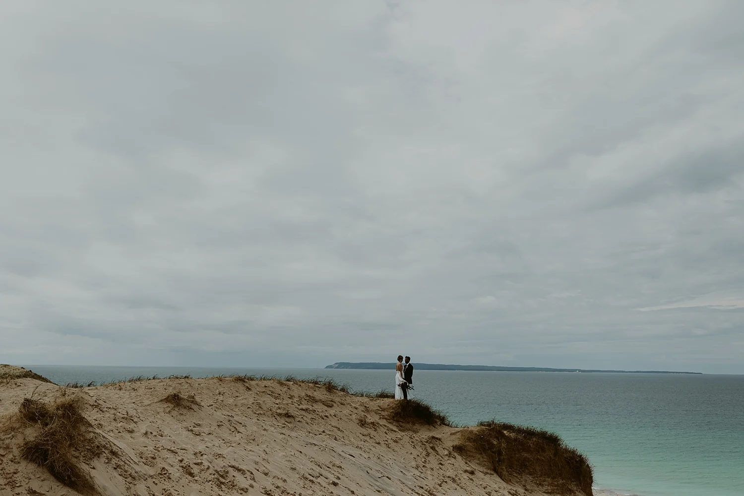 Michigan-Sand-Dunes-Wedding_Ashley+Zach-357.jpg