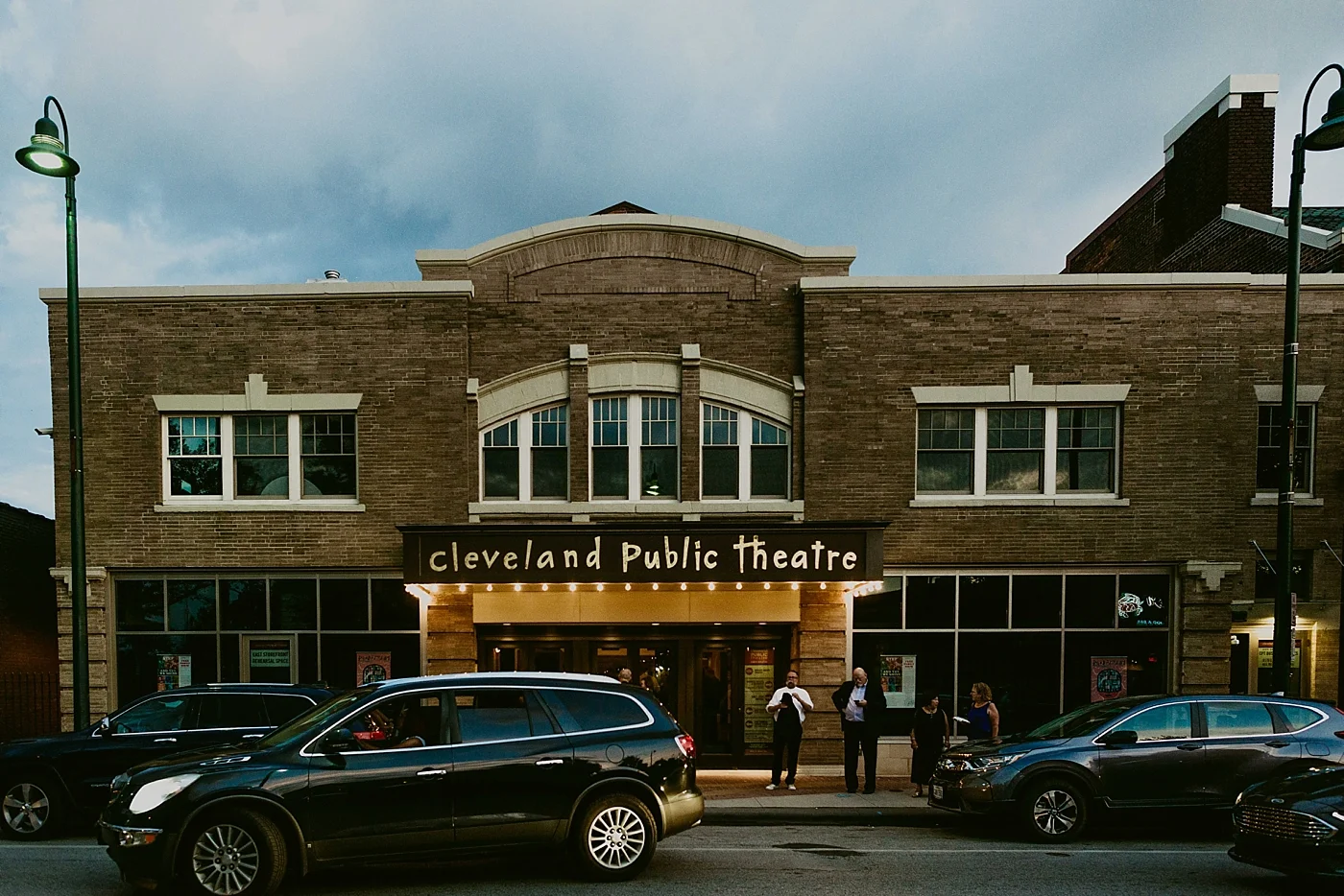 Woodland-Theater-Wedding-Molly+Ryan_MJPHOTO-764.jpg
