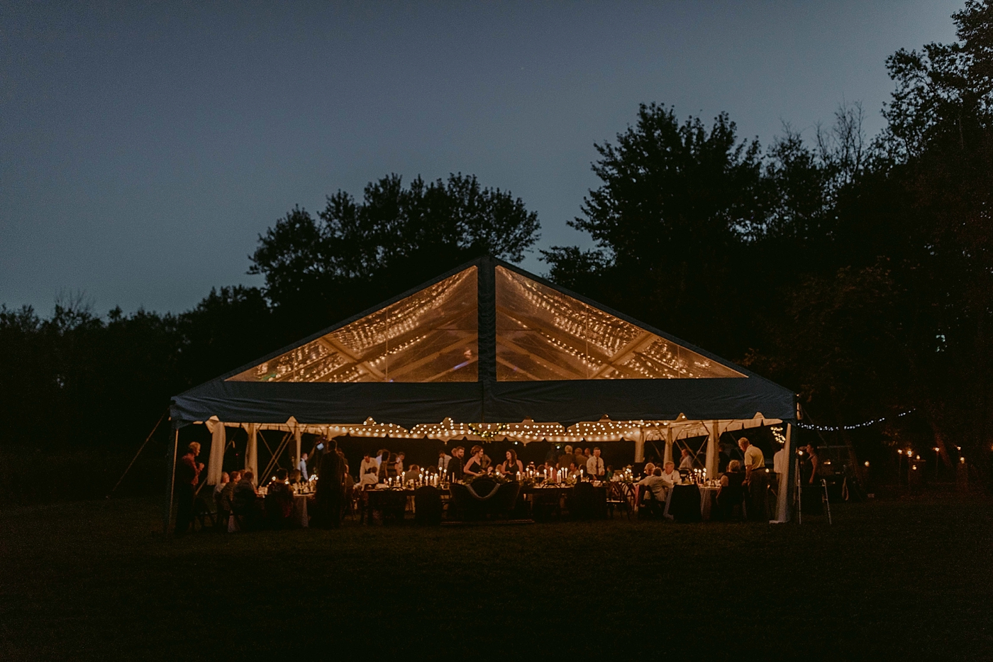 October-Backyard-Wedding_Rachel+Brian_MJPHOTO-1174.jpg