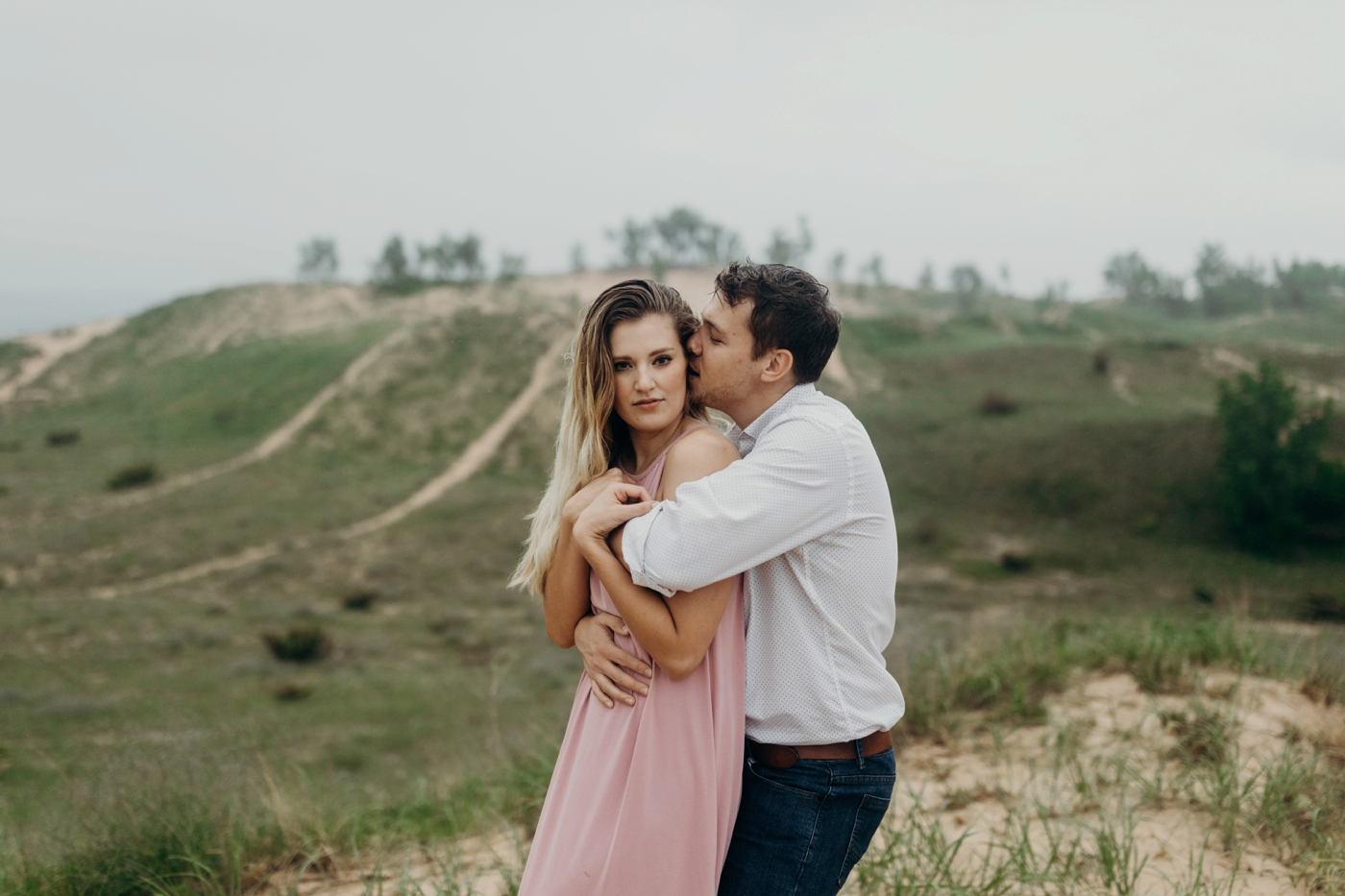 Sleeping_Bear_Dunes_Couples_Adventure_Session_Adventure_Wedding_Photographer_Hiking_with_Heels_Brett+Emily-30.jpg