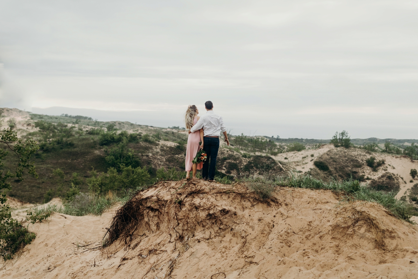 Sleeping_Bear_Dunes_Couples_Adventure_Session_Adventure_Wedding_Photographer_Hiking_with_Heels_Brett+Emily-48.jpg