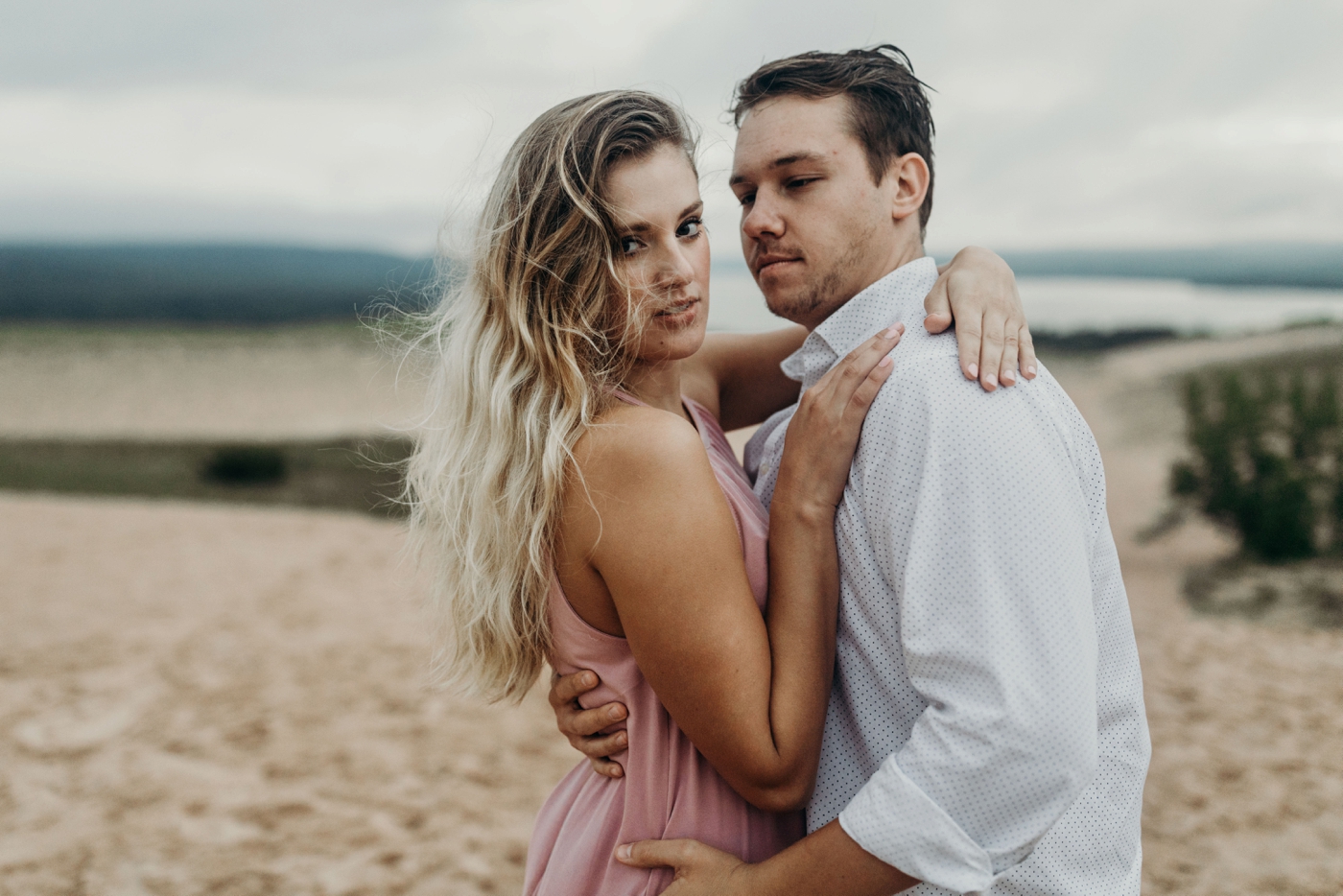 Sleeping_Bear_Dunes_Couples_Adventure_Session_Adventure_Wedding_Photographer_Hiking_with_Heels_Brett+Emily-65.jpg