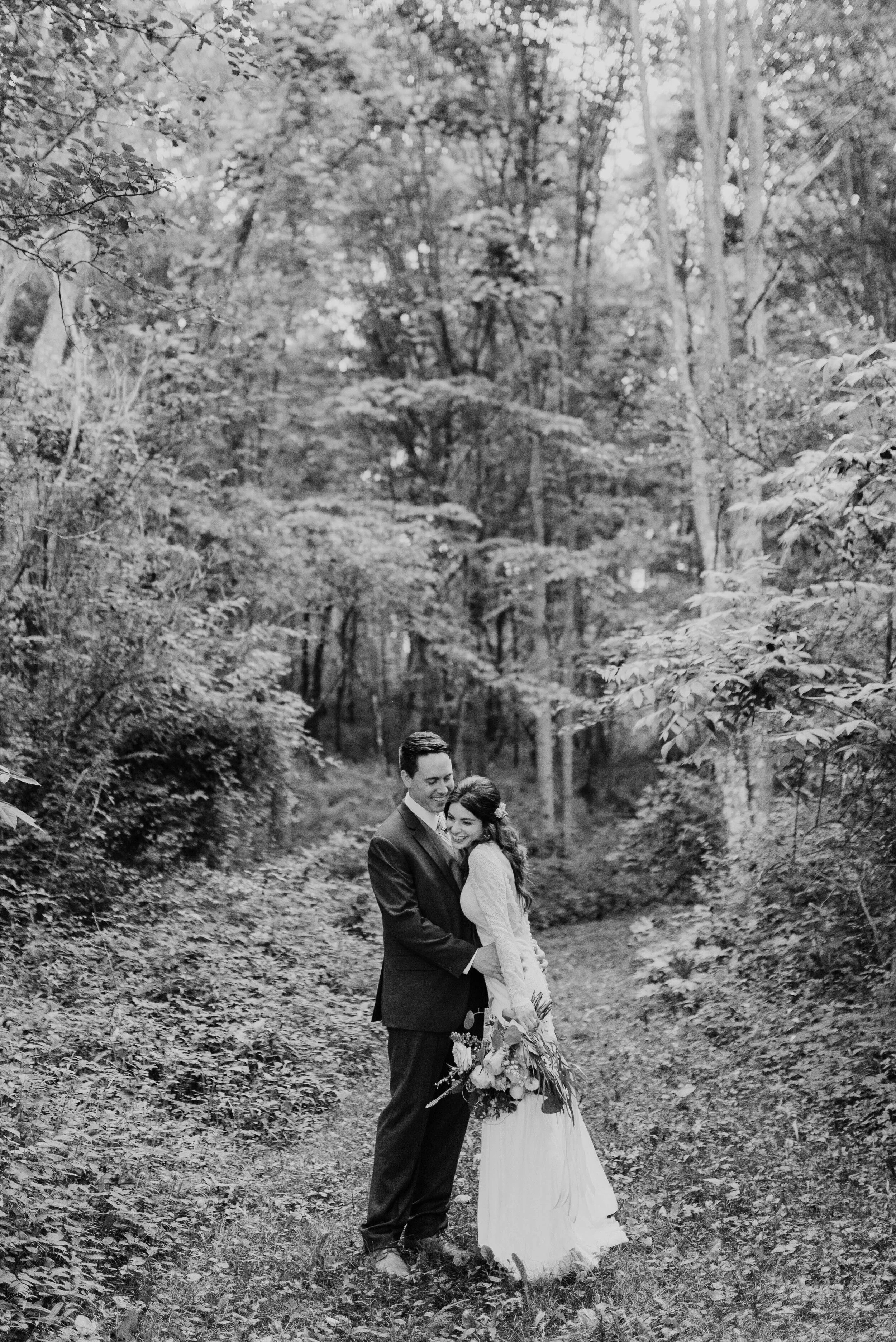 TheHeartlandersCo-WeddingPhotography-ClevelandOhio-Mallory+Justin-22.JPG