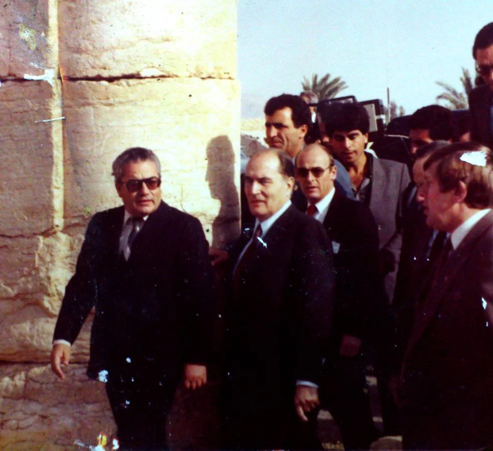 Khaled al-Asaad touring an acient Syrian site with former French President Francois Mitterrand.