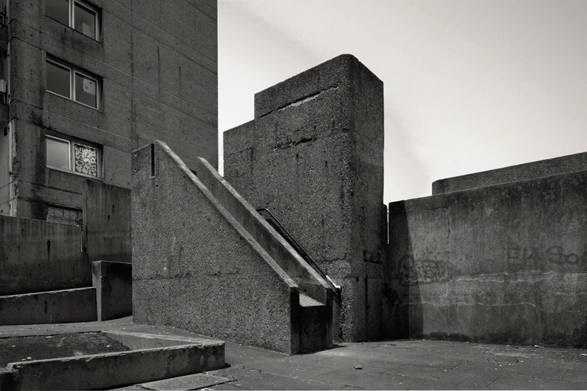 Balfron Tower playgound, 2015. Photography by Simon Terrill / Assemble