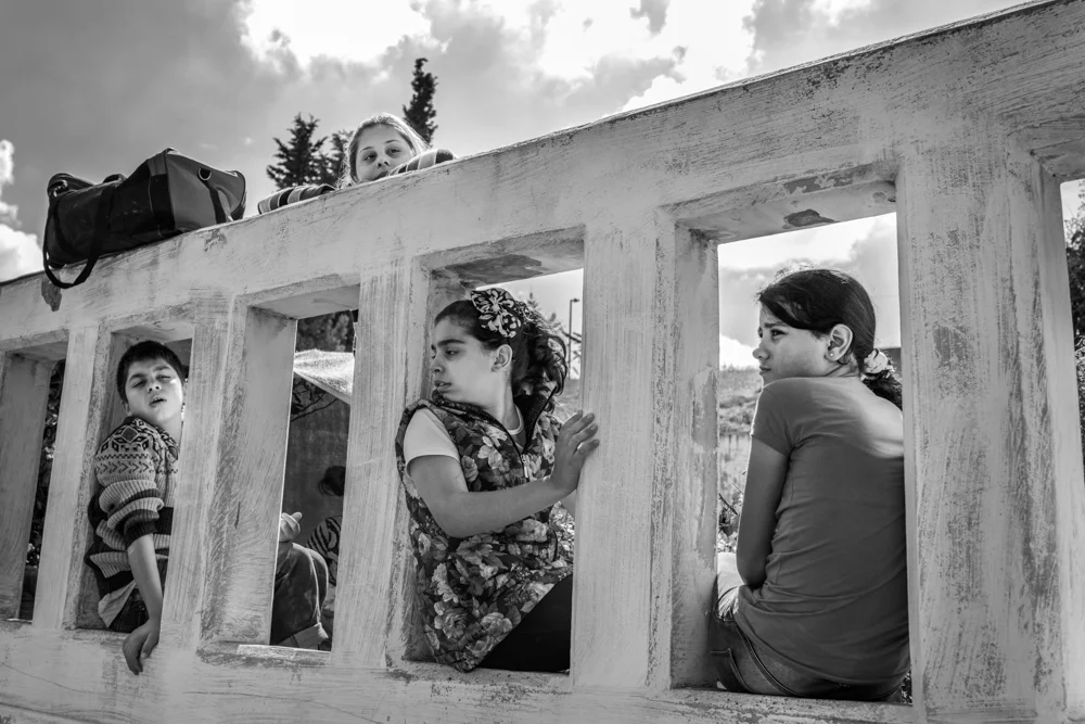 Syrian children watch as a demonstration organized by the Facebook group “Crossing No More” is held in Esenler bus terminal. Istanbul, Turkey. September 16, 2015. Photo by Miguel Winograd.