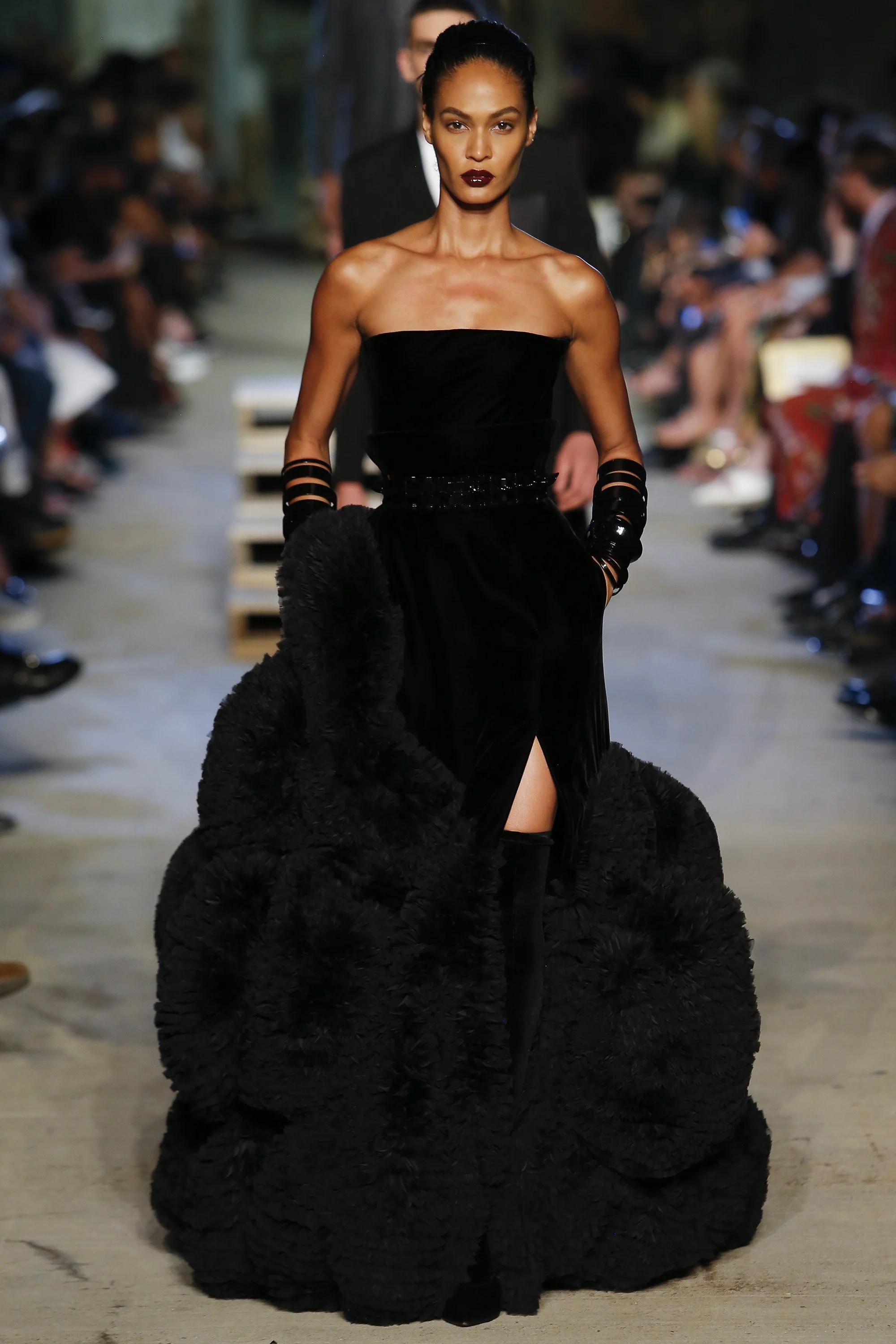 A look worn by Joan Smalls from Givenchy Spring/Summer 2016 Ready-to-Wear collection. Photo source: Vogue Runway.