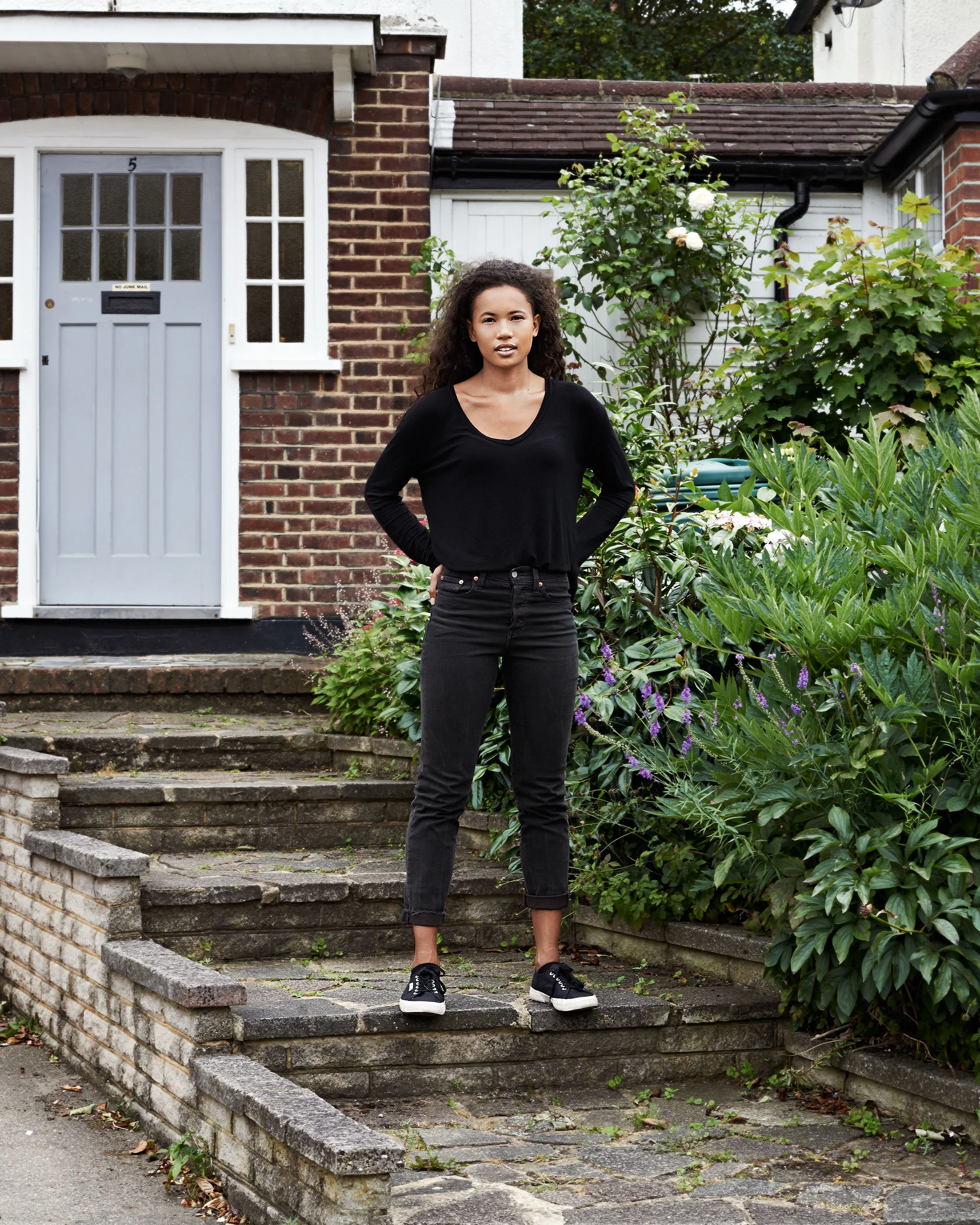 Miss Fola Evans Akingbola Fola, aged 22, younger daughter of two to Dr. Gillian Evans and Sola Akingbola, an anthropologist, and a musician of Honour Oak Park. Fola has studied acting at the National Youth Theatre, the Actors' Temple, and the Identity School of Acting. She has been modelling to support her acting training since the age of eighteen. Fola appeared in three episodes of Game of Thrones , and has most recently received a major role on Hulu’s upcoming show Dawn , premiering in 2017. Fola values her English-Nigerian lineage, and finds it important to identify as mixed race, without choosing one dominating culture.